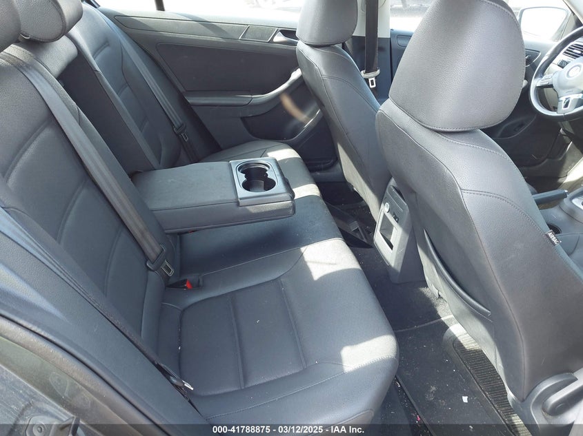 2011 VOLKSWAGEN JETTA VIN: 3VWDZ7AJ1BM379918