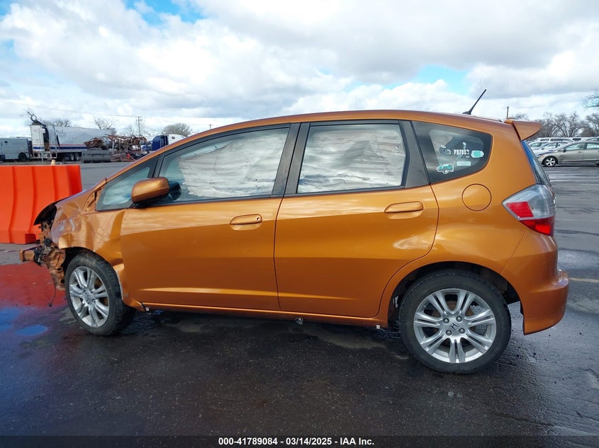 2009 HONDA FIT VIN: JHMGE884X9S074533