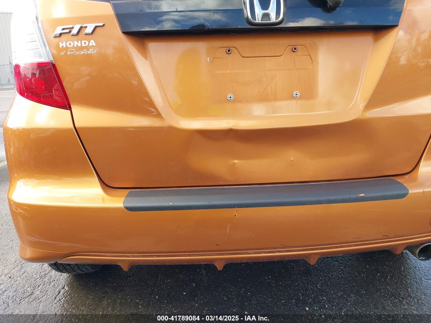 2009 HONDA FIT VIN: JHMGE884X9S074533