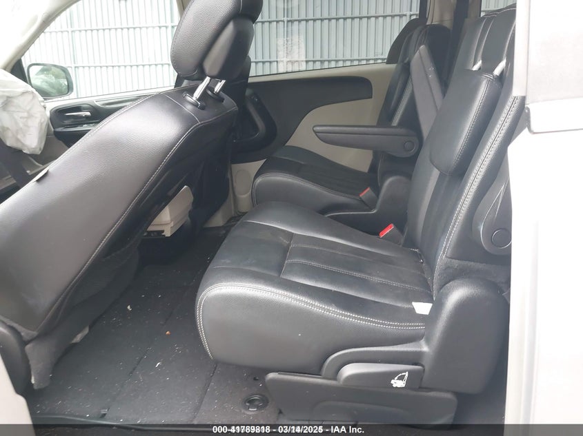 2016 Chrysler Town & Country Touring VIN: 2C4RC1BG1GR298427 Lot: 41789818