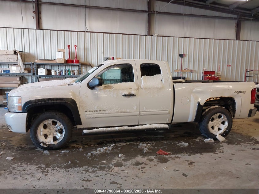 2011 CHEVROLET SILVERADO 1500 VIN: 1GCRKSE30BZ217756