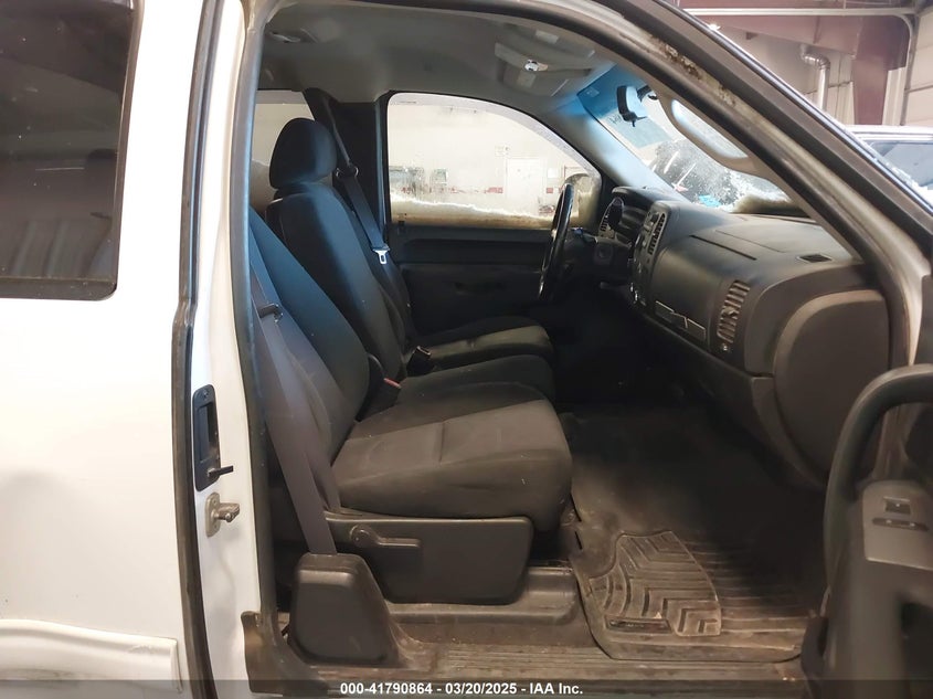 2011 CHEVROLET SILVERADO 1500 VIN: 1GCRKSE30BZ217756