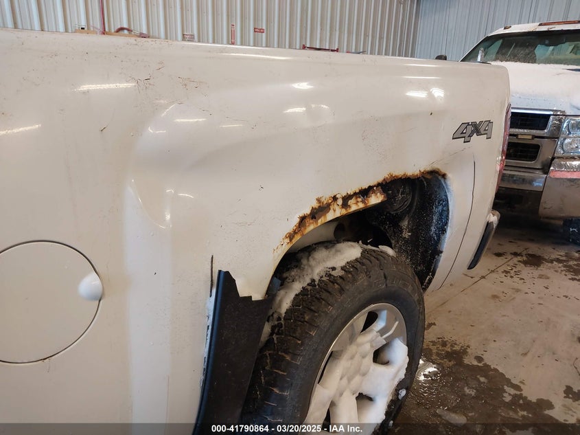 2011 CHEVROLET SILVERADO 1500 VIN: 1GCRKSE30BZ217756