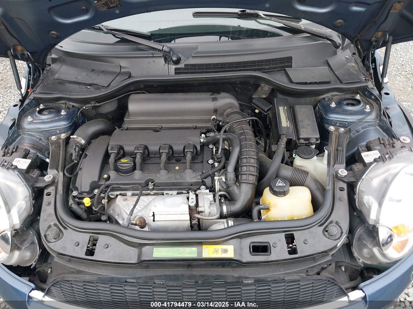 2010 MINI COOPER S VIN: WMWMF7C52ATZ73944