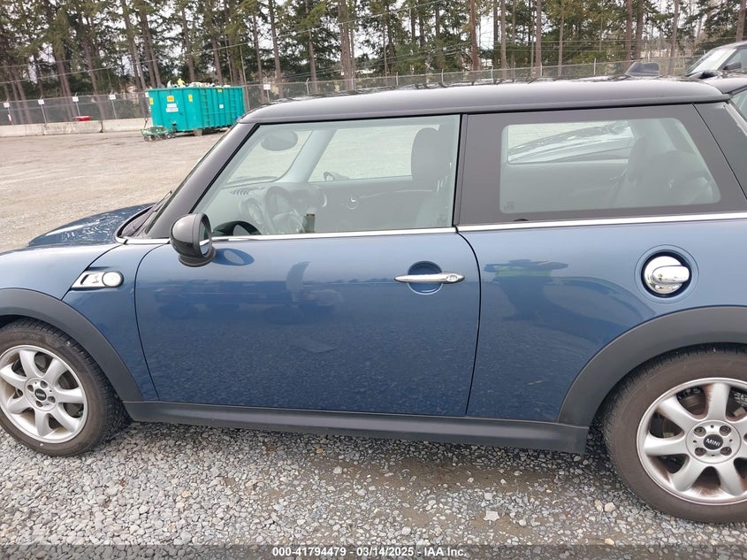 2010 MINI COOPER S VIN: WMWMF7C52ATZ73944