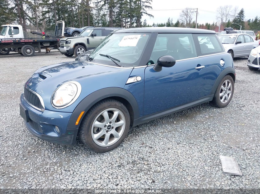 2010 MINI COOPER S VIN: WMWMF7C52ATZ73944