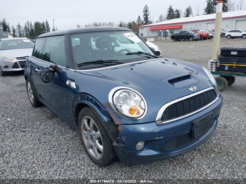 2010 MINI COOPER S VIN: WMWMF7C52ATZ73944