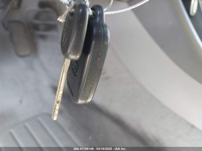 2004 Toyota Camry Le VIN: 4T1BE32K04U907223 Lot: 41795149