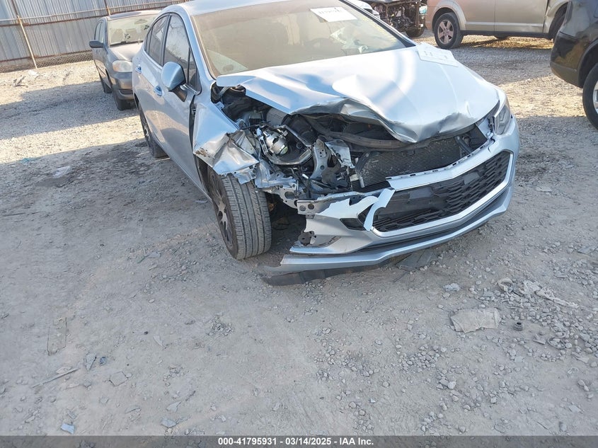 2017 CHEVROLET CRUZE VIN: 1G1BE5SM4H7137171