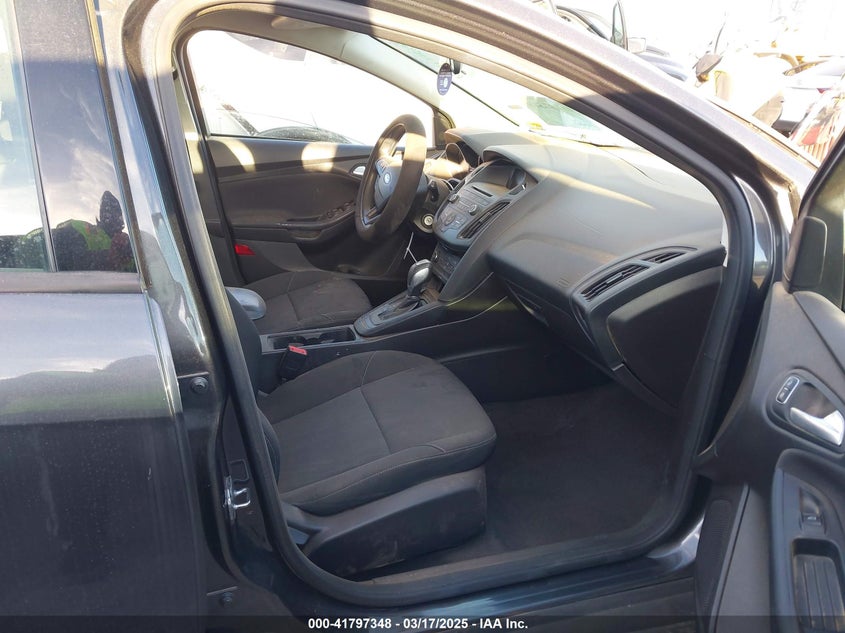 2015 FORD FOCUS SE - 1FADP3K26FL281960