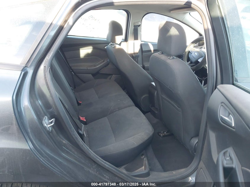 2015 FORD FOCUS SE - 1FADP3K26FL281960