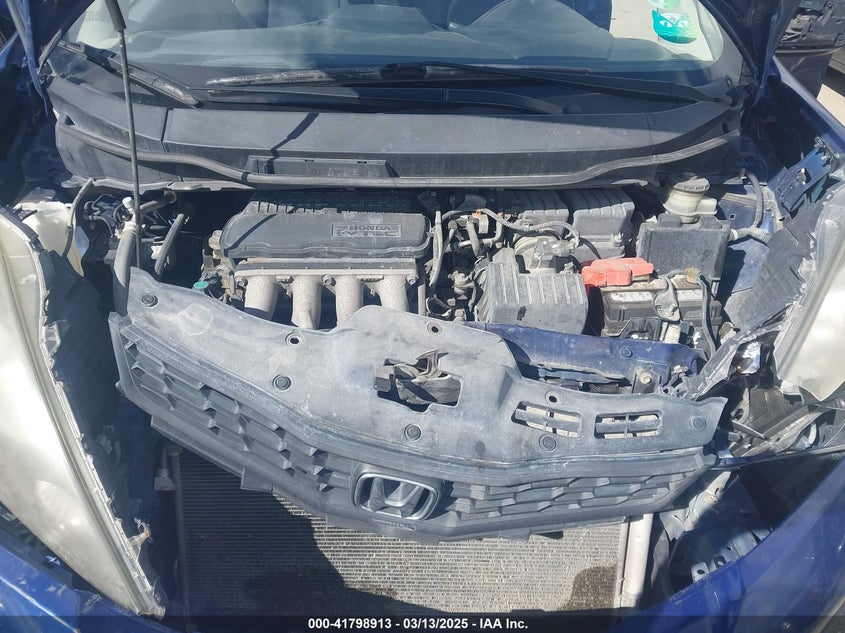 2013 HONDA FIT VIN: JHMGE8H50DC052326