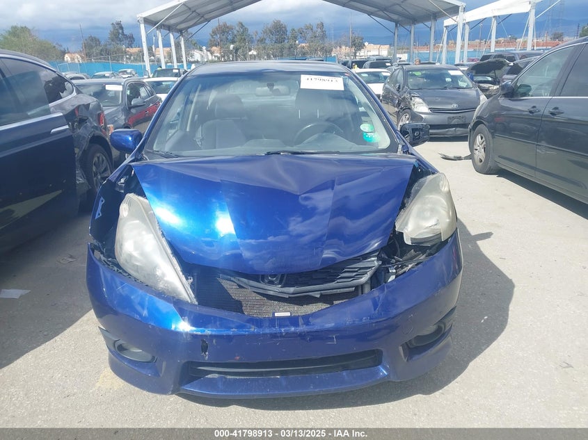 2013 HONDA FIT VIN: JHMGE8H50DC052326