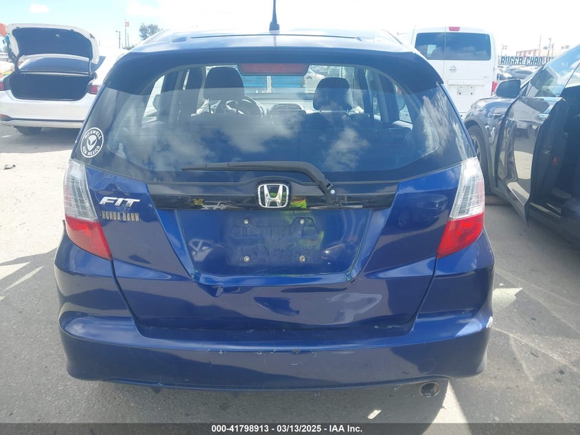 2013 HONDA FIT VIN: JHMGE8H50DC052326