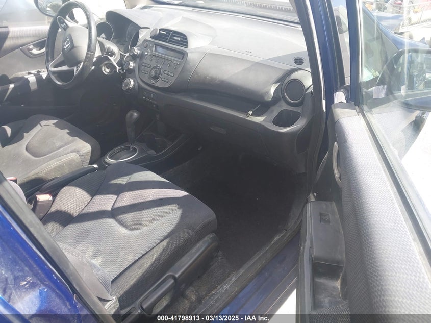 2013 HONDA FIT VIN: JHMGE8H50DC052326