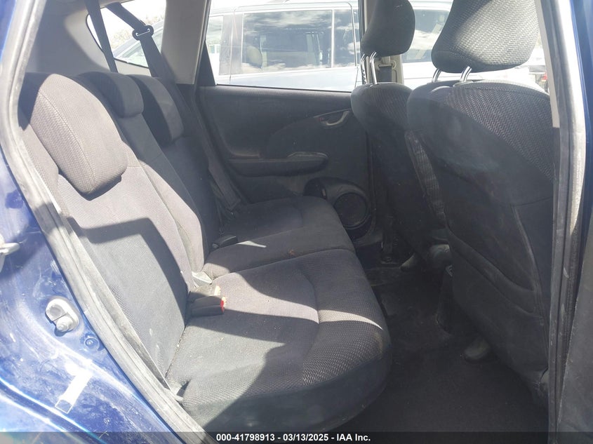 2013 HONDA FIT VIN: JHMGE8H50DC052326