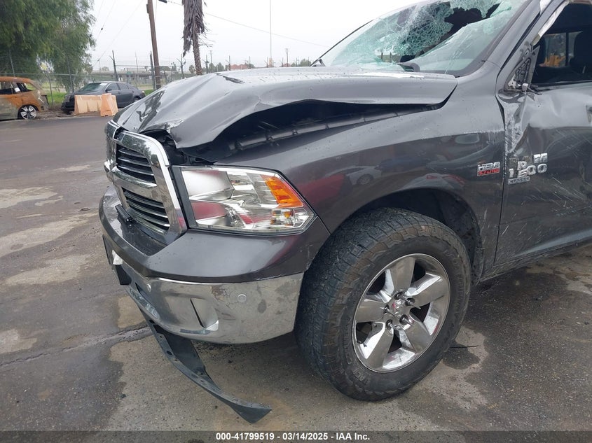 2019 RAM 1500 CLASSIC VIN: 1C6RR6TT5KS512552