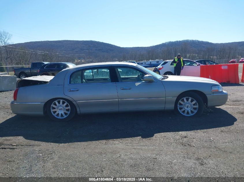 2008 Lincoln Town Car Signature L VIN: 2LNHM85W78X634112 Lot: 41804604