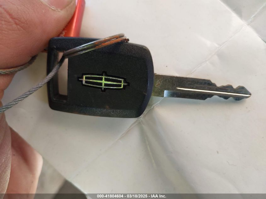 2008 Lincoln Town Car Signature L VIN: 2LNHM85W78X634112 Lot: 41804604