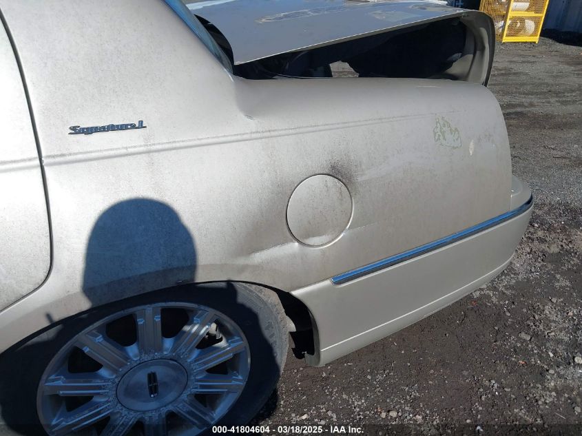 2008 Lincoln Town Car Signature L VIN: 2LNHM85W78X634112 Lot: 41804604