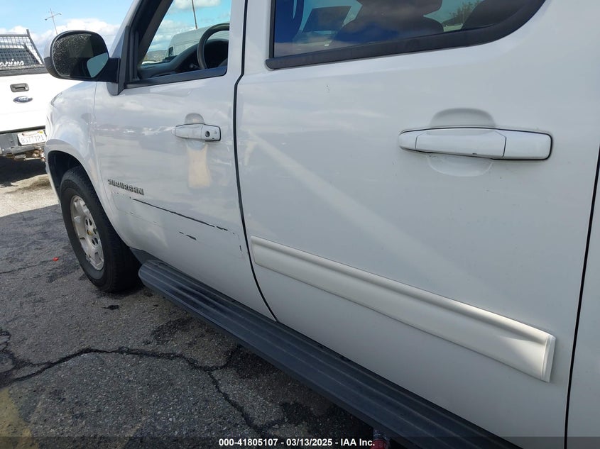 2010 CHEVROLET SUBURBAN VIN: 1GNUCJE05AR210539