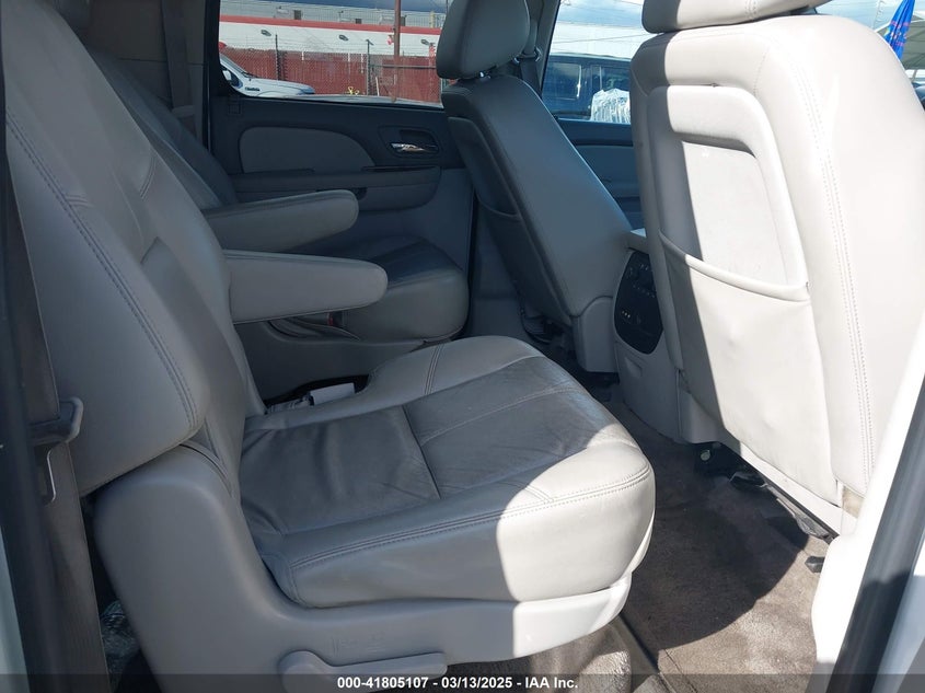 2010 CHEVROLET SUBURBAN VIN: 1GNUCJE05AR210539
