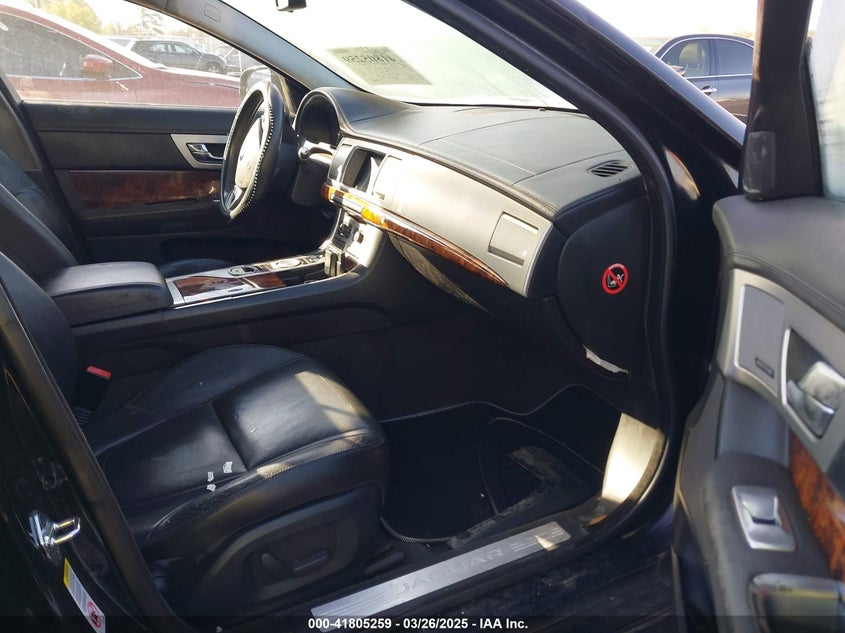 2014 JAGUAR XF VIN: SAJWA0ES7EPU28746