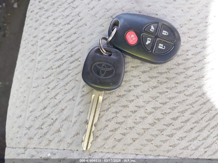 2013 TOYOTA SIENNA VIN: 5TDKK3DCXDS350991
