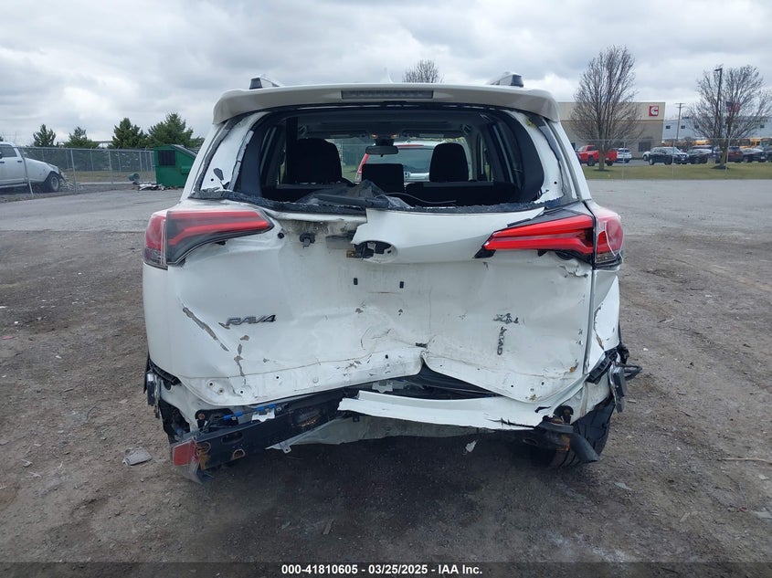 VIN JTMRFREVXJJ235208 2018 TOYOTA RAV4 XLE