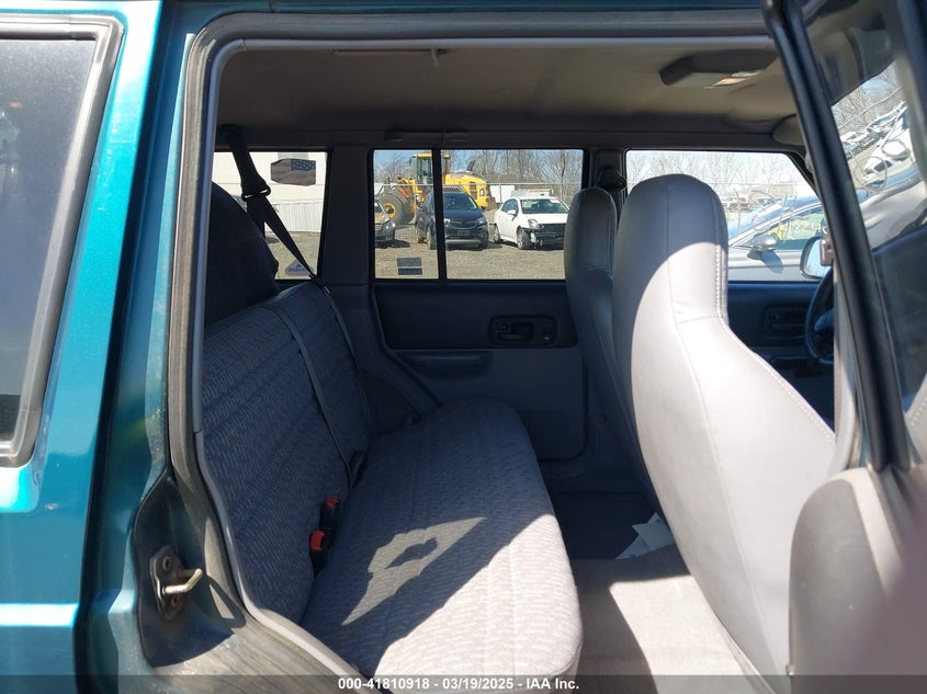 1998 Jeep Cherokee Classic/Limited/Sport VIN: 1J4FJ68S2WL136129 Lot: 41810918