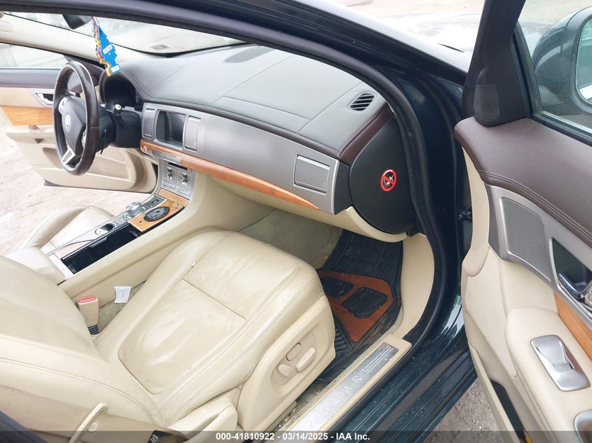 2010 JAGUAR XF VIN: SAJWA0FA5AHR69935