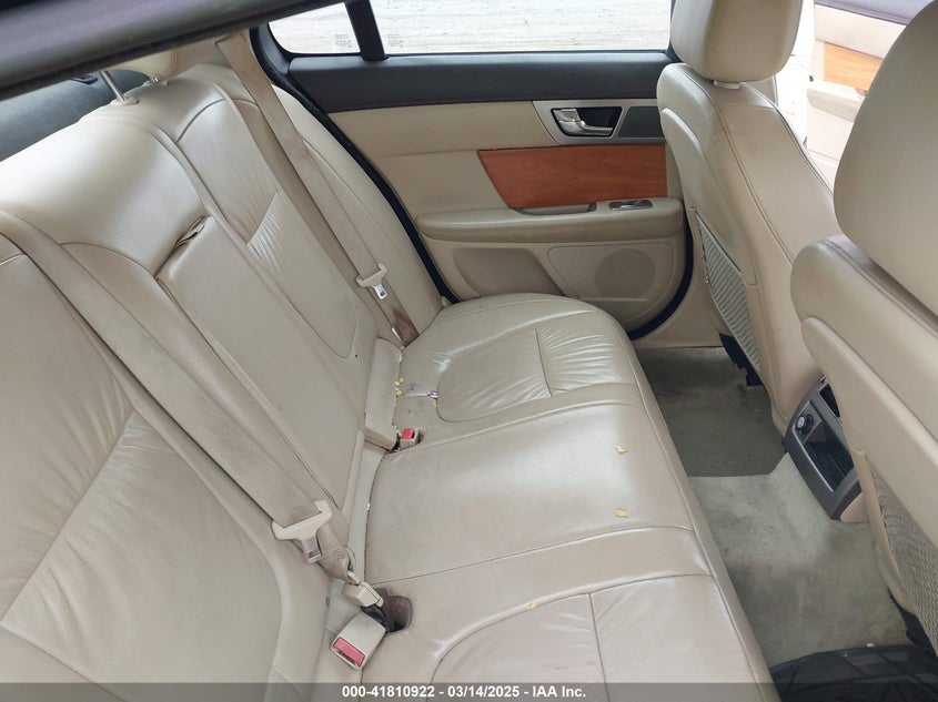 2010 JAGUAR XF VIN: SAJWA0FA5AHR69935