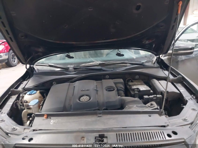 2013 VOLKSWAGEN PASSAT VIN: 1VWBH7A38DC085268