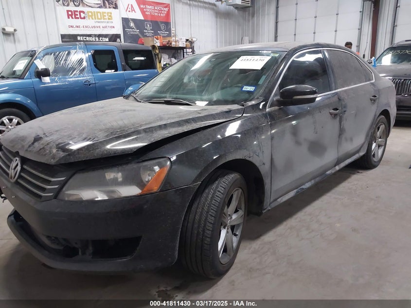 2013 VOLKSWAGEN PASSAT VIN: 1VWBH7A38DC085268