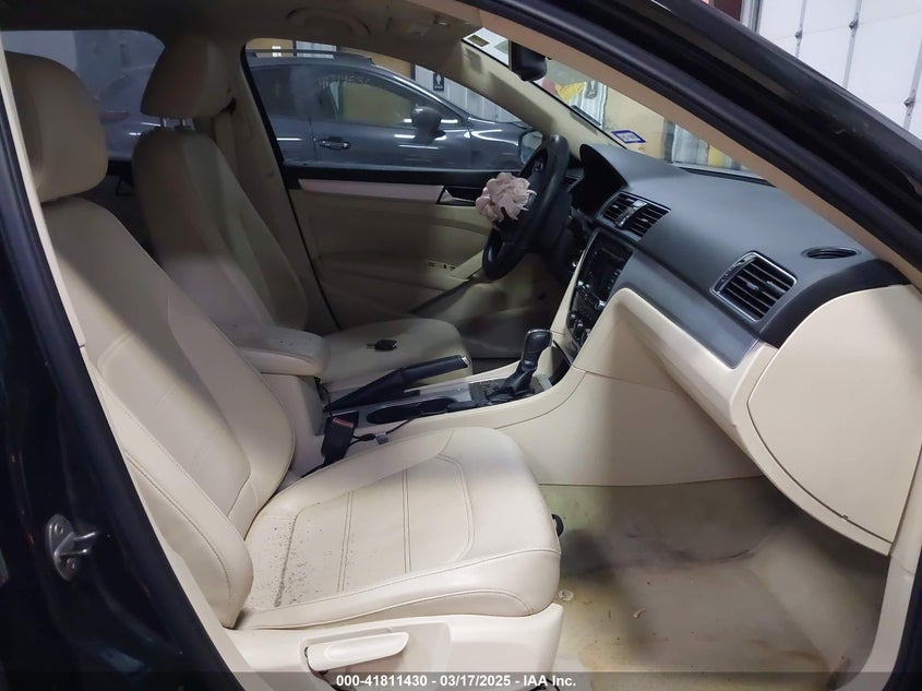 2013 VOLKSWAGEN PASSAT VIN: 1VWBH7A38DC085268