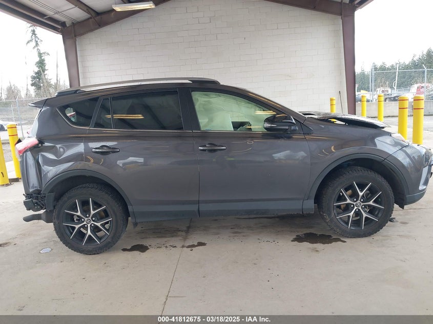 2018 TOYOTA RAV4 SE - JTMJFREV4JJ742585