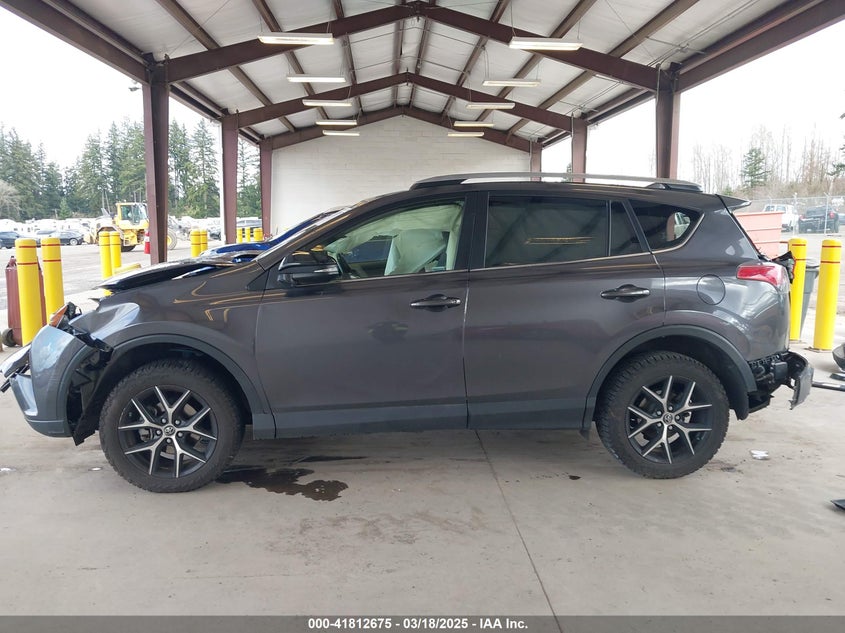 2018 TOYOTA RAV4 SE - JTMJFREV4JJ742585