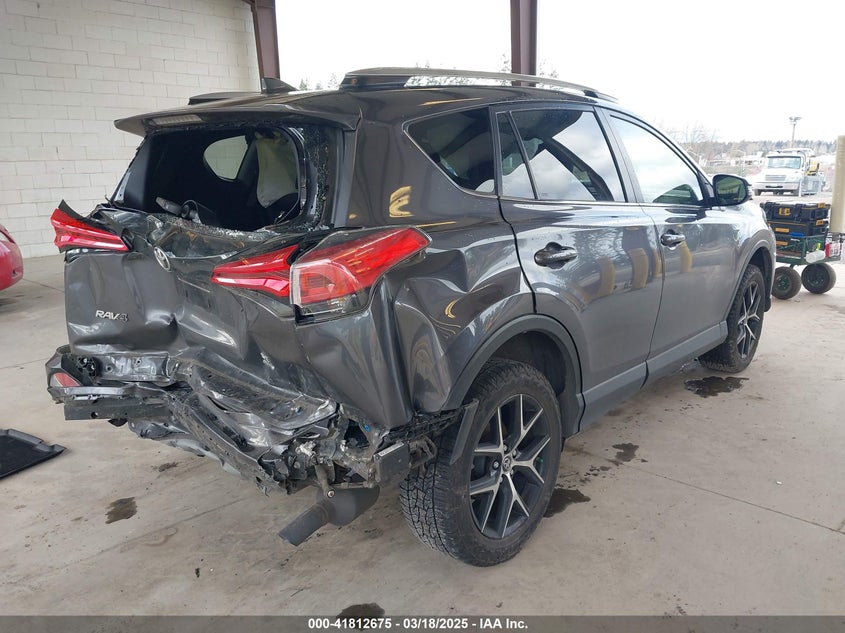 2018 TOYOTA RAV4 SE - JTMJFREV4JJ742585