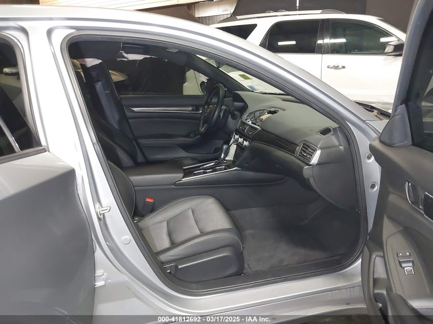2019 HONDA ACCORD VIN: 1HGCV1F38KA145503