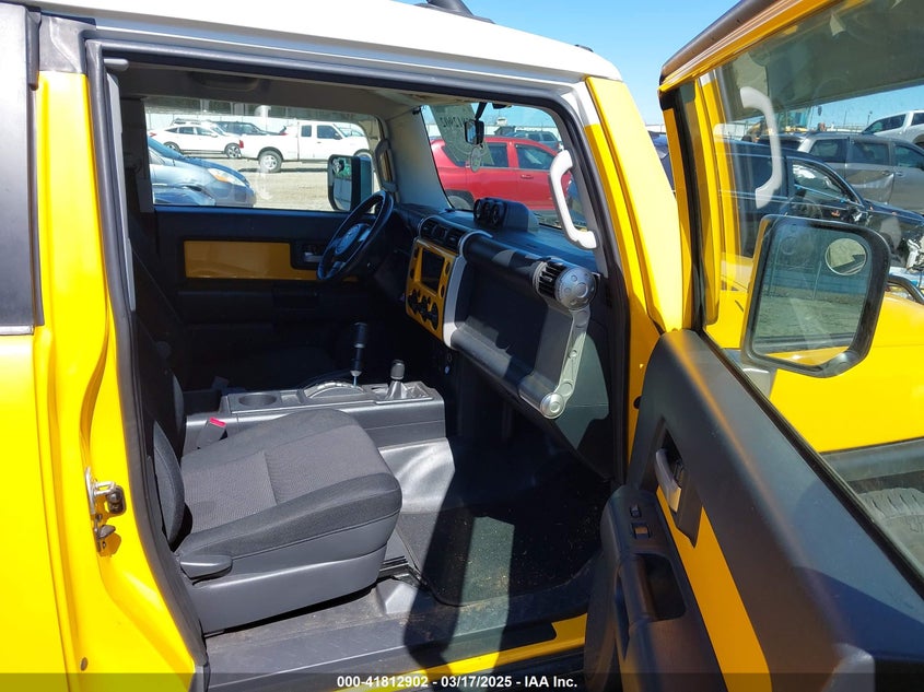 2007 TOYOTA FJ CRUISER VIN: JTEBU11F270014820
