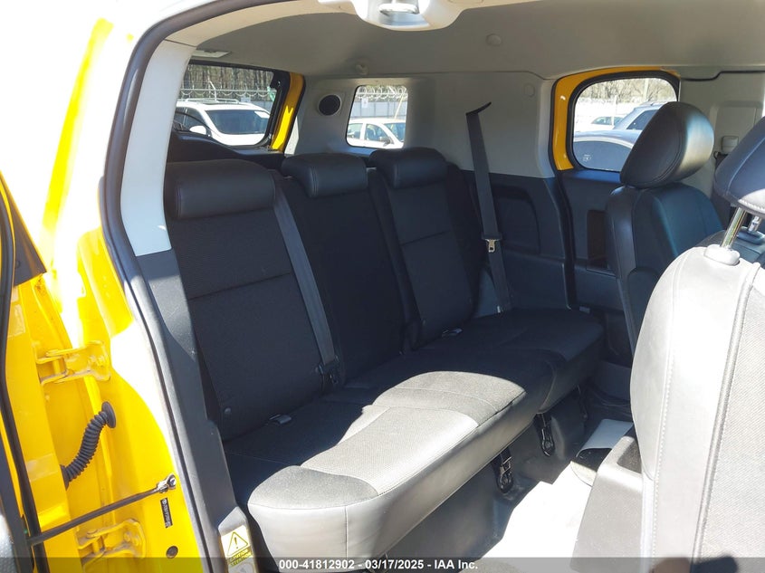2007 TOYOTA FJ CRUISER VIN: JTEBU11F270014820