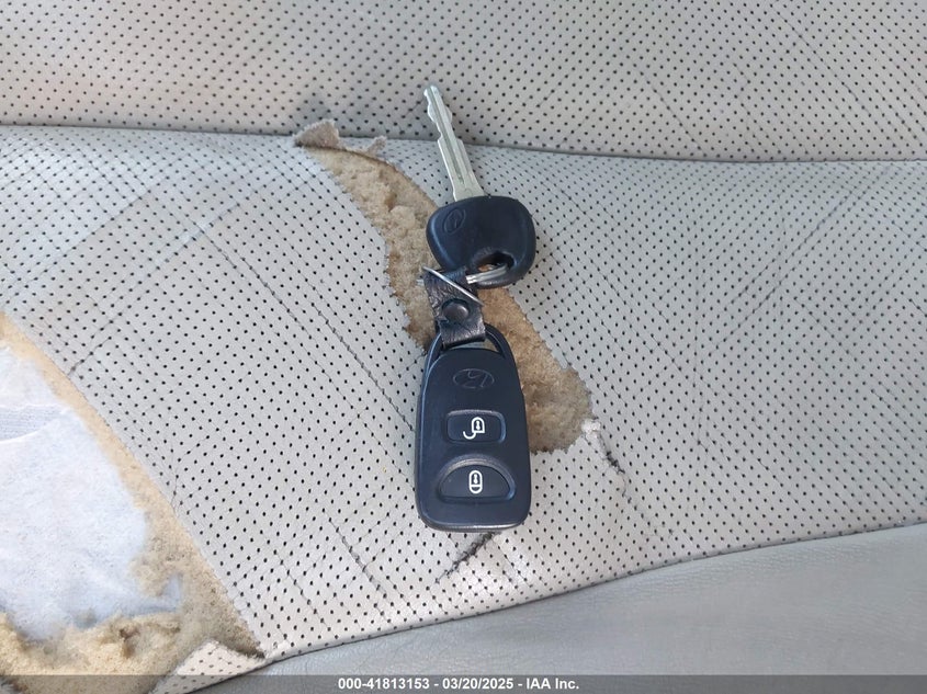 2009 HYUNDAI SANTA FE VIN: 5NMSH13E69H325943