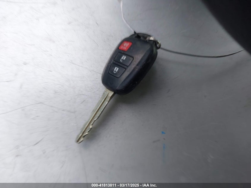 2014 TOYOTA RAV4 LE - JTMZFREV2EJ021870