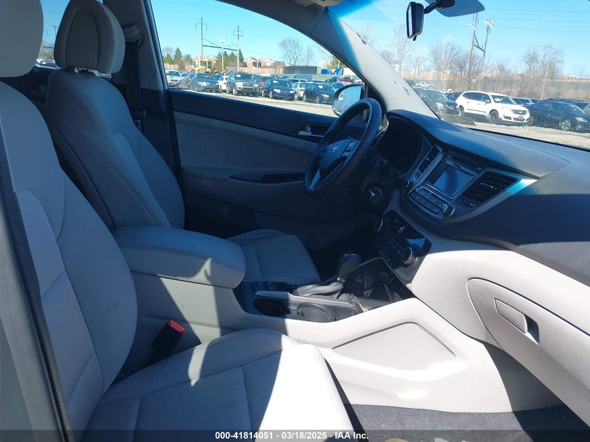 2017 HYUNDAI TUCSON SE - KM8J3CA48HU540372