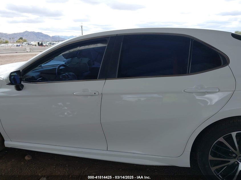2018 TOYOTA CAMRY VIN: 4T1B11HKXJU621978