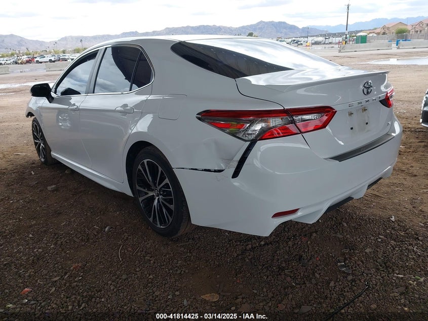 2018 TOYOTA CAMRY VIN: 4T1B11HKXJU621978