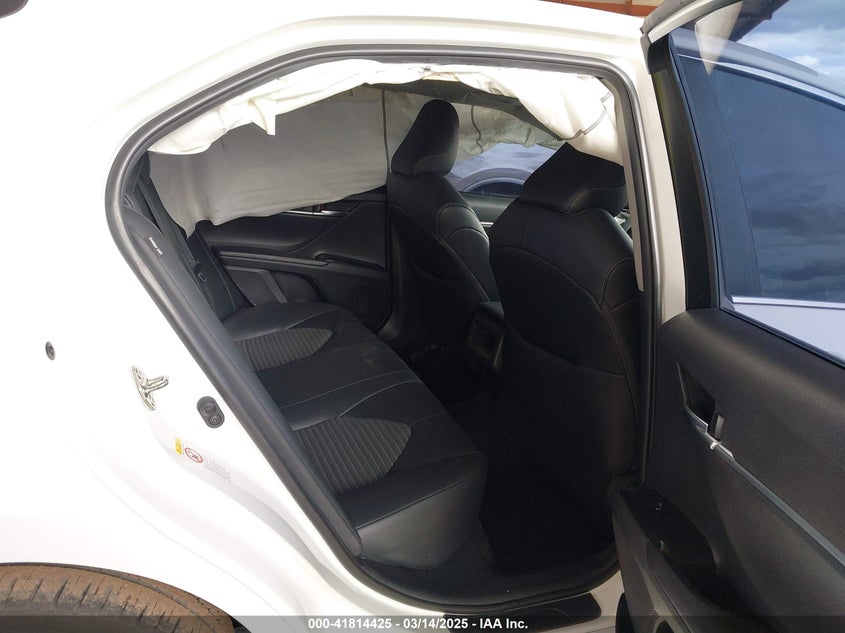 2018 TOYOTA CAMRY VIN: 4T1B11HKXJU621978