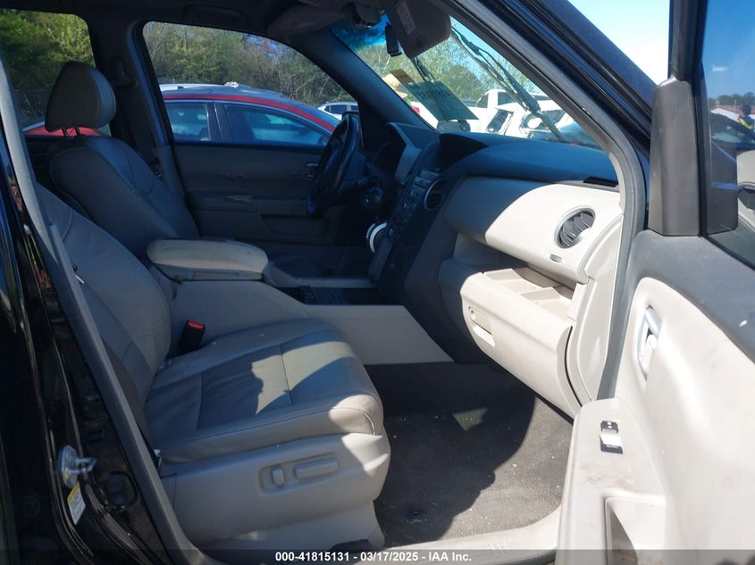 2011 HONDA PILOT VIN: 5FNYF3H52BB001948