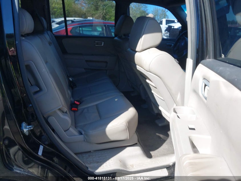 2011 HONDA PILOT VIN: 5FNYF3H52BB001948