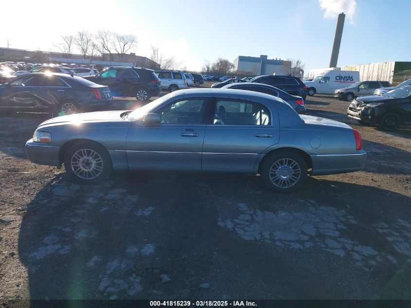 2006 Lincoln Town Car Signature Limited VIN: 1LNHM82W06Y648211 Lot: 41815239